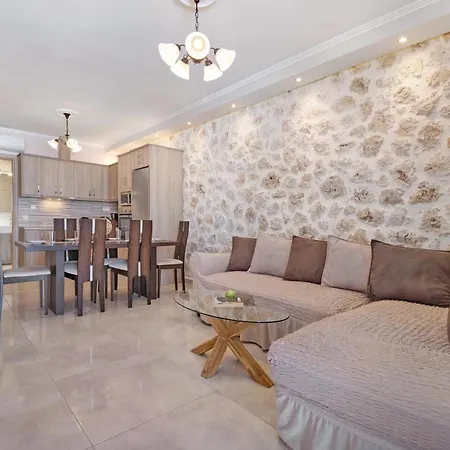 Willa Goudis Irida *