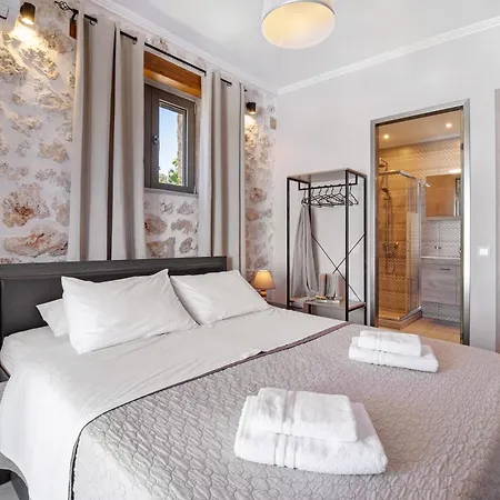 Goudis Irida Willa *