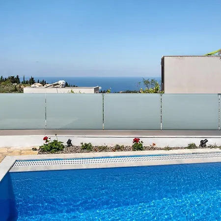 Goudis Irida Willa *