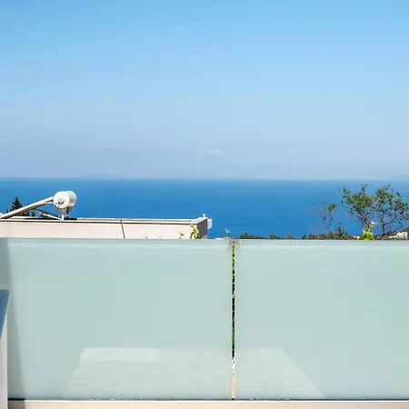 Willa Goudis Irida *